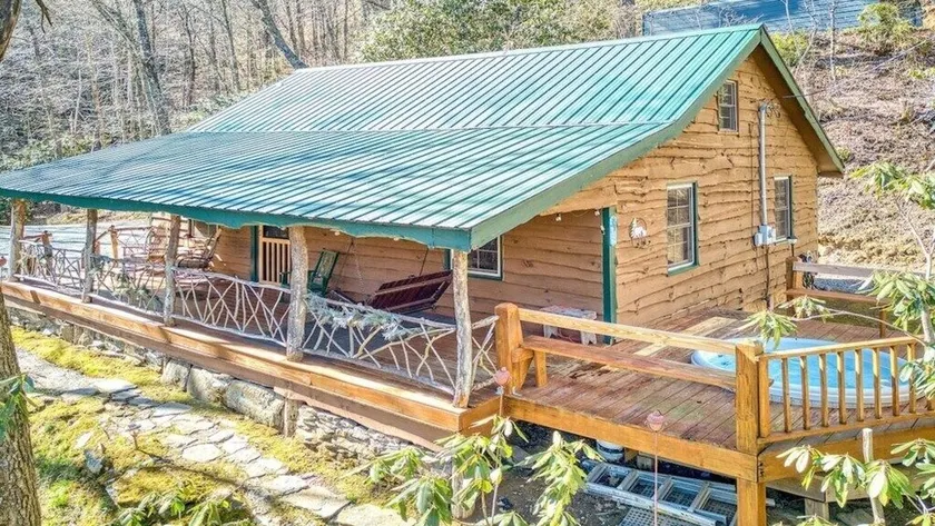 Roughin' it - Secluded, Rustic 2 BR / 1 BA Mountain Cabin, Hot Tub, Private - Image 1