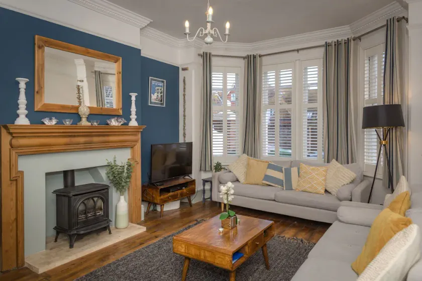 Shipside - spacious, stylish patio garden apartment in Meads village area - Image 1