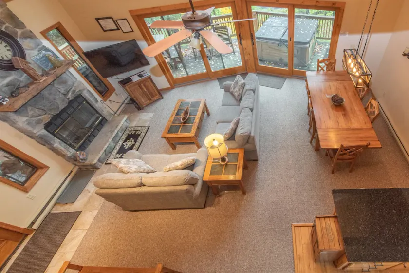 Spacious Cedar Chalet w/ Hot Tub & Pool Table - Image 1