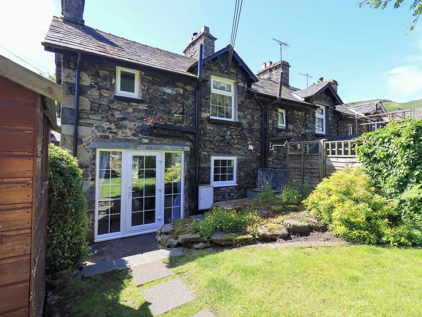BLEABERRY COTTAGE, pet friendly, with open fire in Penrith - Image 1