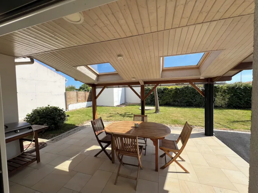 Comfortable vacation home ideally located between beach and town center - Image 1