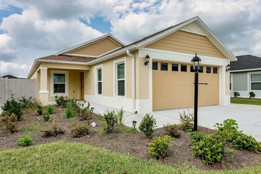 Executive Golf Course across the street! King, 2 Queens, Queen sofa, Pets ok! - Image 1