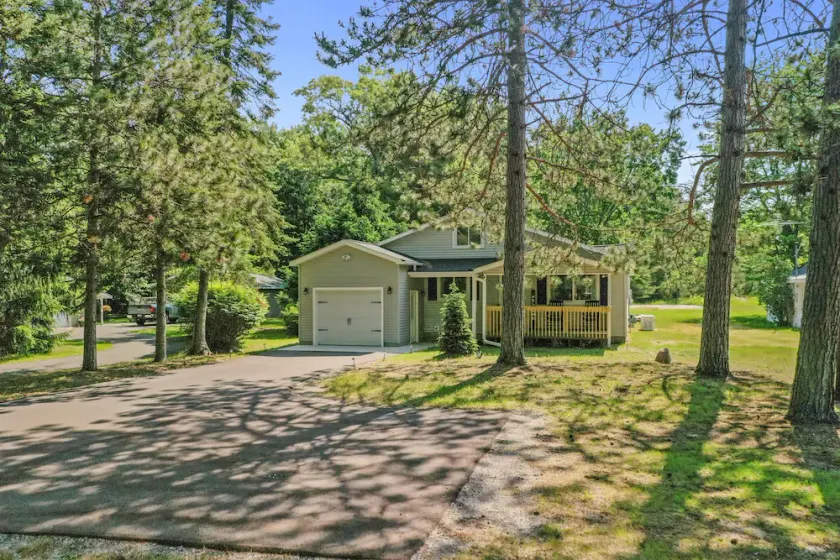 Higgins Hideout *3 minute drive to the beach* - Image 1