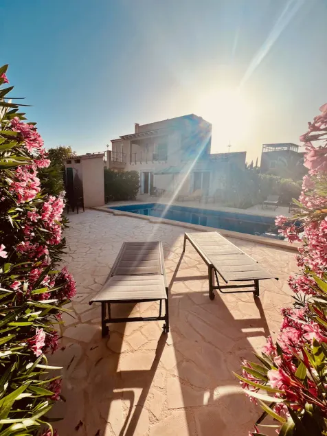 Spacious vacation home, 900m to beach, pool, air conditioning. 3km to Santanyi - Image 1