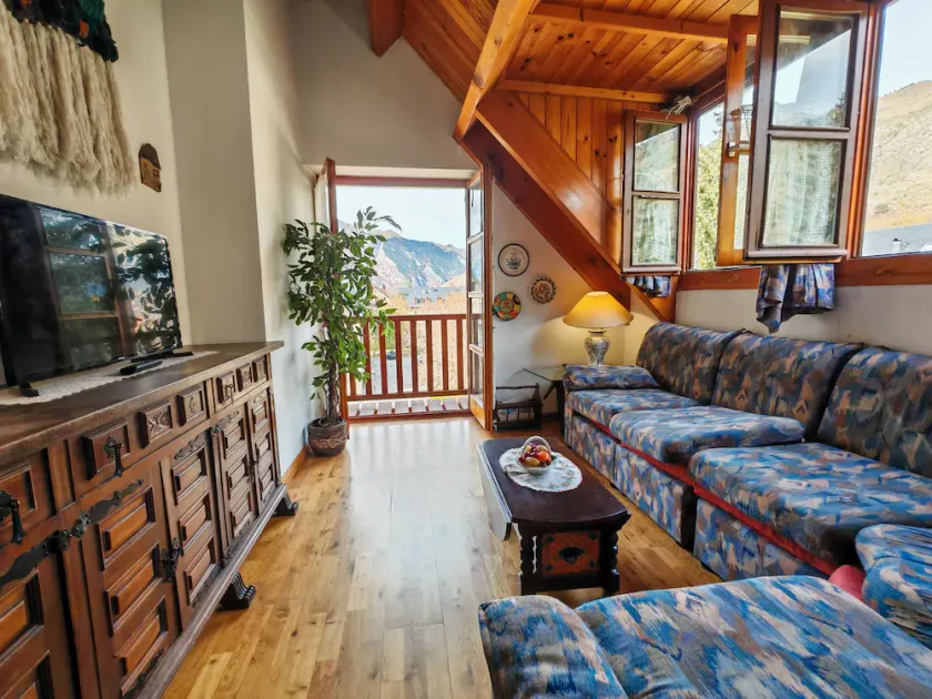 Duplex Muntanyó 2 with balcony and mountain views - Image 1