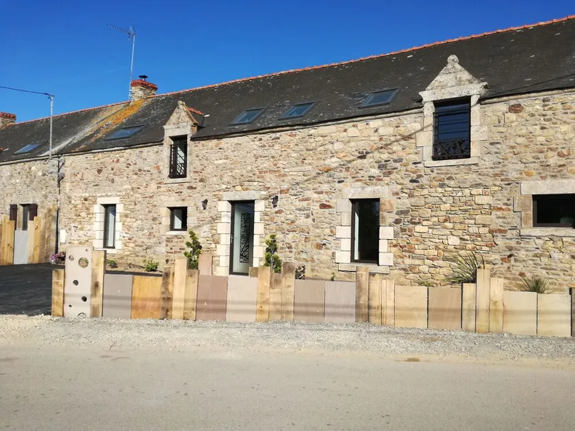 Longère for 13 people and 2 babies, 300 metres from the sea, access to covered swimming pool - Image 1