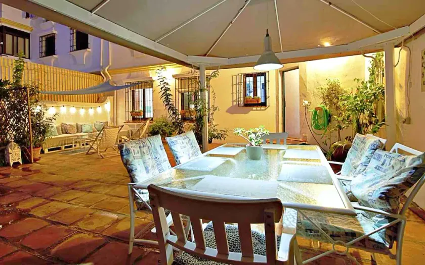 Spacious quiet apartment 450 meters to the beach, huge patio, communal pool. - Image 1