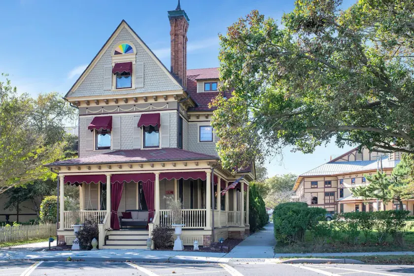 Ocean View, Pathway Situated, Large Wrap Around Porch, Private Parking! - Image 1