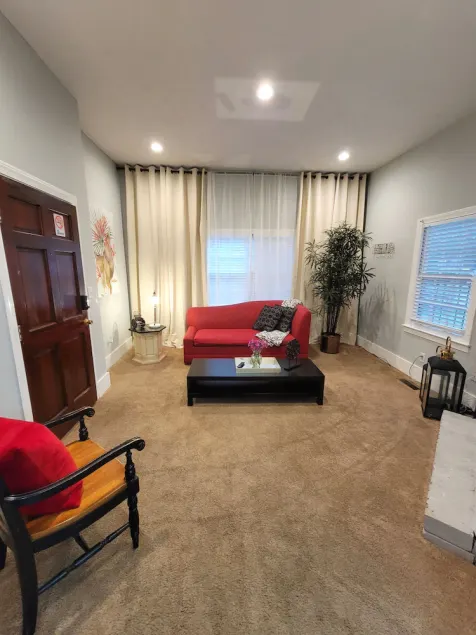 Bedårende West End Duplex Tæt på alt i byen. - Image 1