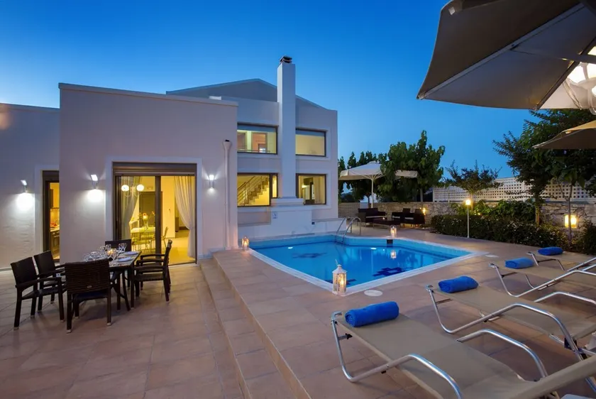 Villas for family holidays - Image 1