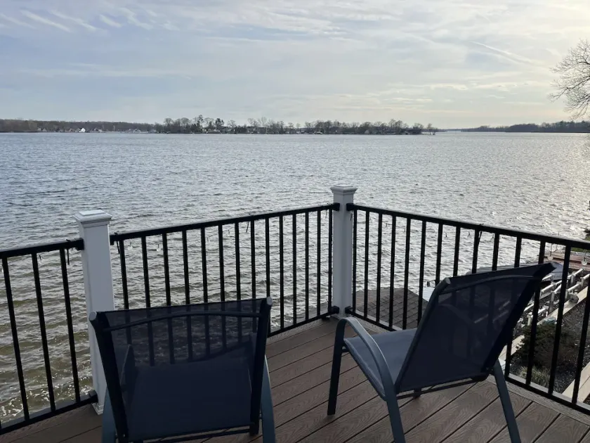 Wonderful 4 bedroom house on Gun Lake. Stunning view from main deck; waterfront - Image 1