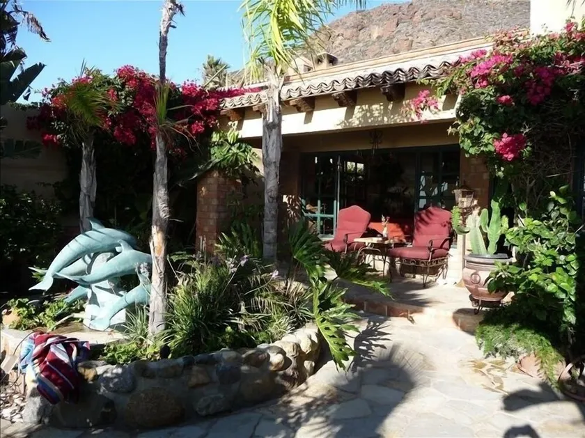 Romantic beachfront - Image 1
