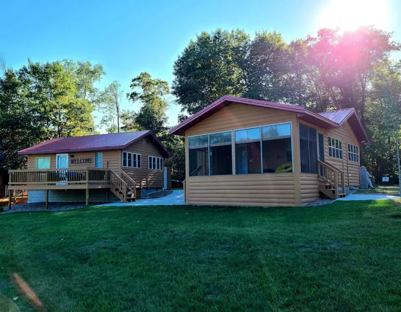 Two cabins right on the lake, including shared game room!  - Image 1