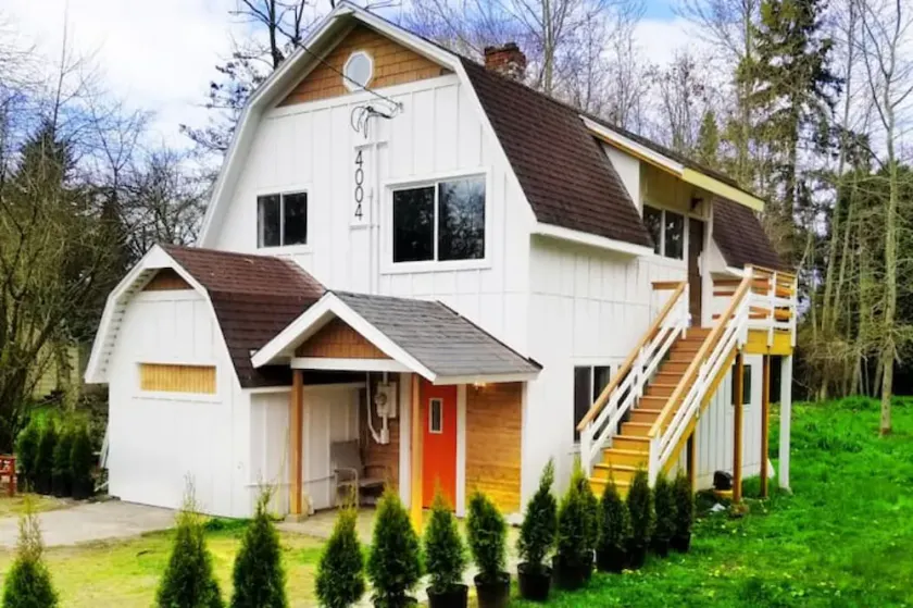 Updated  farm style Apt.  w/ loft minutes from Airport and Seattle - Image 1