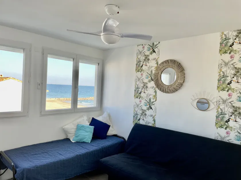 Waterfront studio, sea view 1st line beach - Image 1