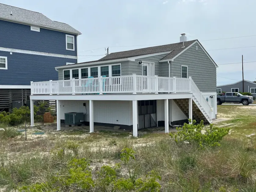 Waterfront- Yr 2025 Downstair den; no pet fees; toiletries for your convenience. - Image 1