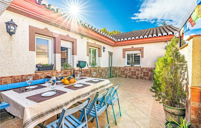 Stunning Air Conditioned House - Image 1