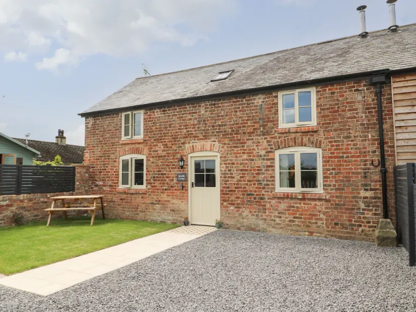 SPINDLE COTTAGE, family friendly, with open fire in Seaton Ross - Image 1