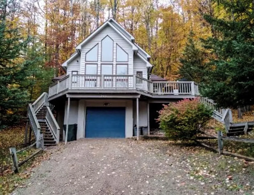 Nubs Nob and Highlands chalet in Hidden Hamlet on 2 acres! Family Friendly - Image 1