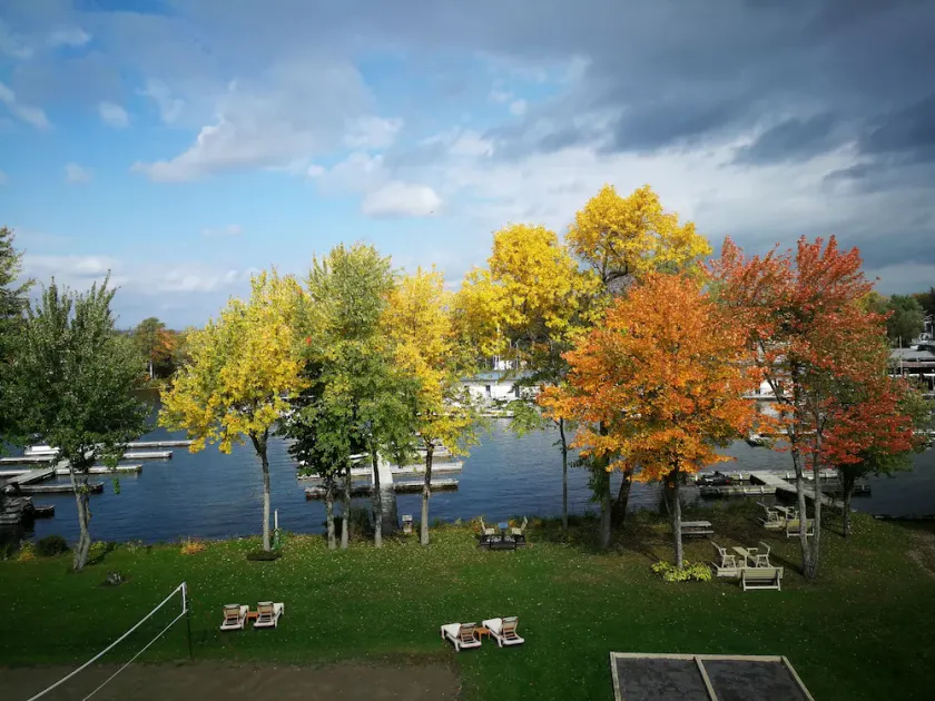 Condo de l'Oberge au bord du lac Memphrémagog - Image 1