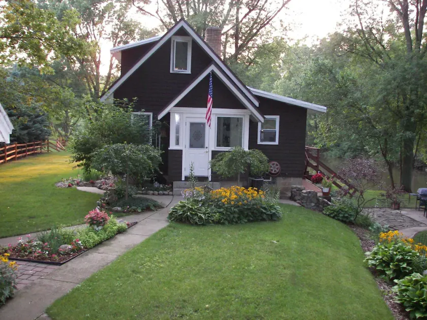 The River House of Alaska, Michigan (Sydöstra Grand Rapids) - Image 1