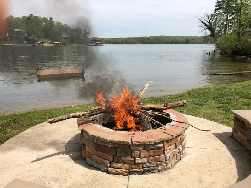 The Recovery Room, Lake House on Chickamauga Lake,Private Dock,Private Boat Ramp - Image 1