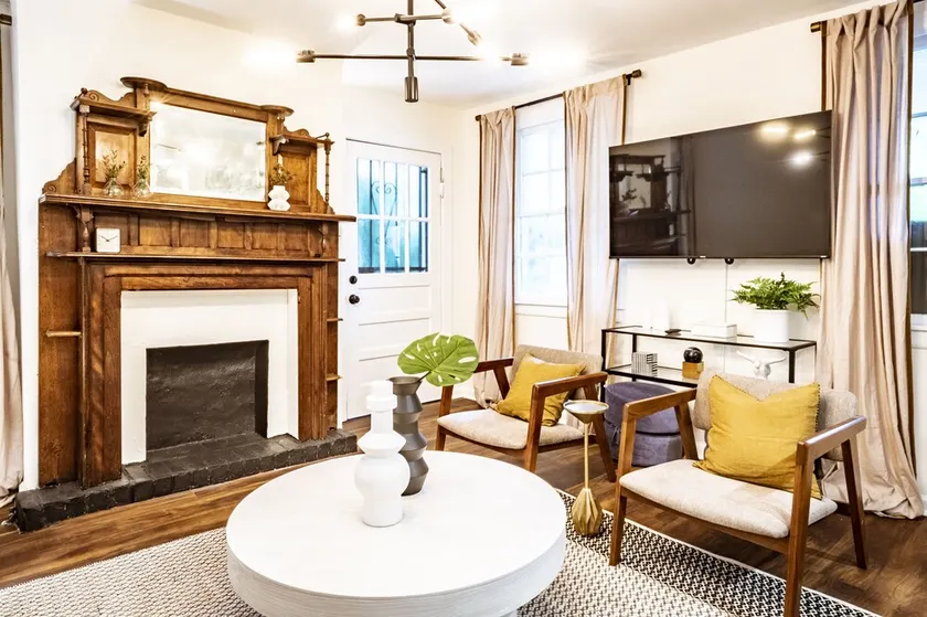 Classy Mid-Century Victorian ★ Ground-Floor ★ 2 Blocks from Forsyth Park - Image 1