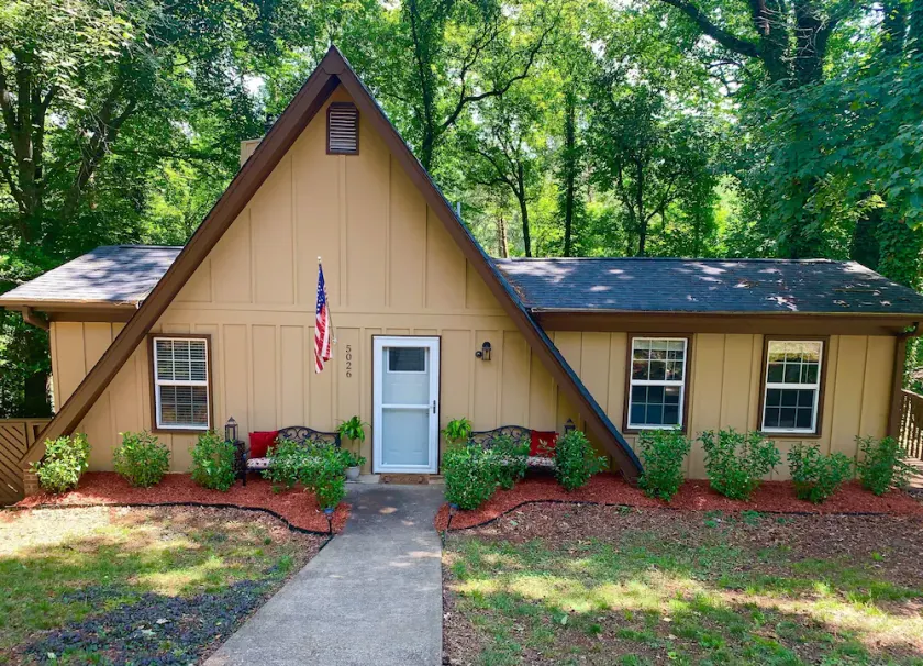 Lake Hartwell cottage - Hot Tub! ~ we have no lake water till it rains - Image 1