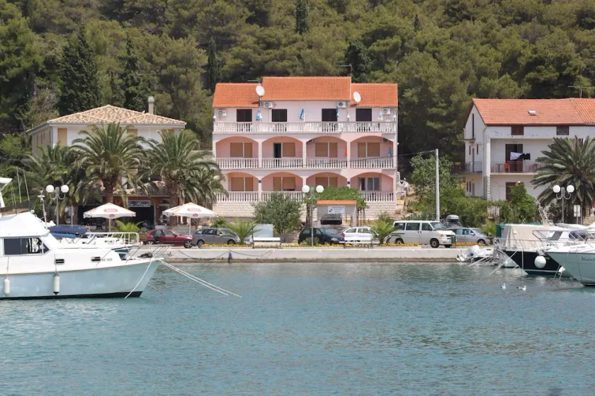 Apartamento de una habitación con terraza y vista al mar Kukljica, Ugljan (A-8316-a) - Image 1