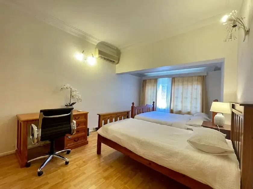 Sydney’s 4BDR with large private yard / Eat-Sleep-Shop-Transit - Image 1