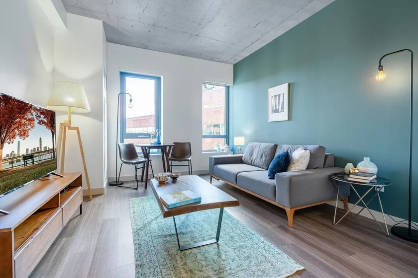 Bright + Mod Kendall Sq 1BR w/ Gym, walk to MIT by Blueground - Image 1