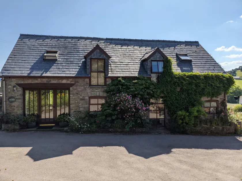 Caecrwn Cottage - Image 1
