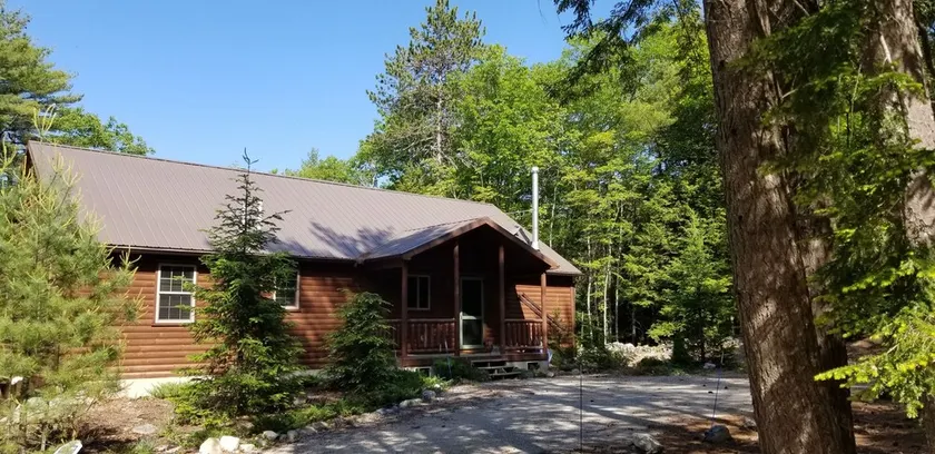 Private w/ waterfront <5 min to Pleasant Mt & town. Dock, pool table, ping-pong - Image 1