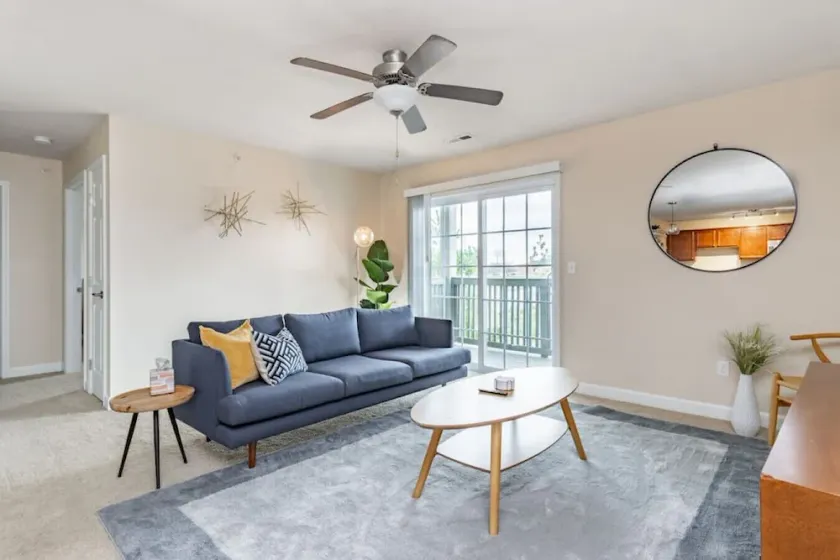 ConTemporary Stay in Central Peoria - Image 1