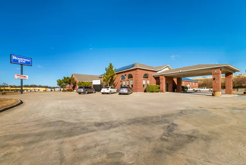 Travelodge by Wyndham Decatur TX - Image 1