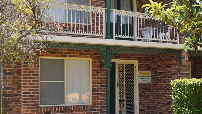 Birchgrove Terrace 1 - Bring your own linen - Image 1