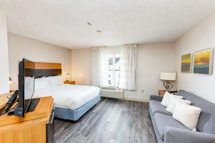 Comfortable Stay in Houston's Energy Corridor - Image 1