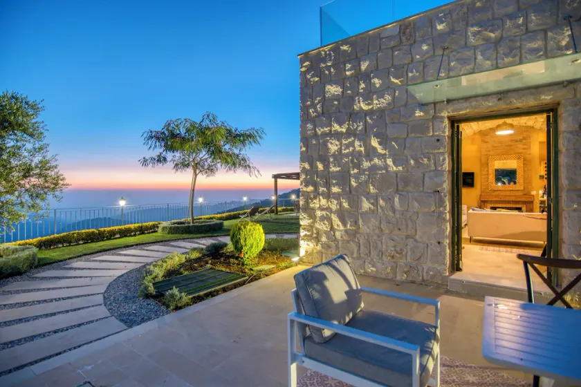 Red Oak House With Garden & Terrace in Assia, Batroun - Image 1