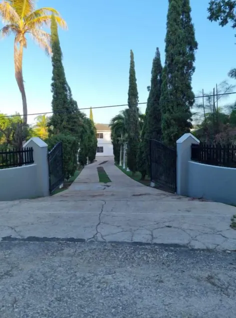 Stunning 3-Bedroom house in Ocho Rios Upton - Image 1