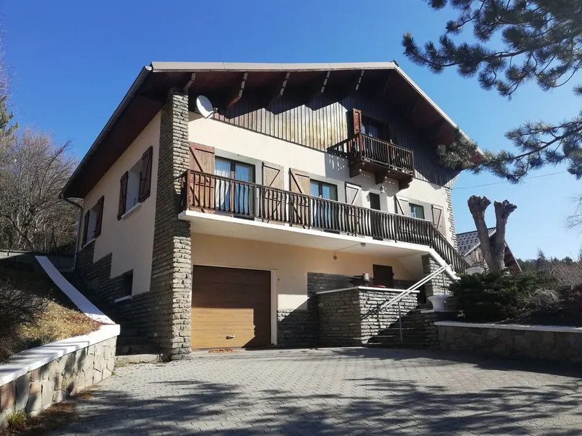 TRADITIONAL 2-storey CHALET in Barcelonnette. - Image 1