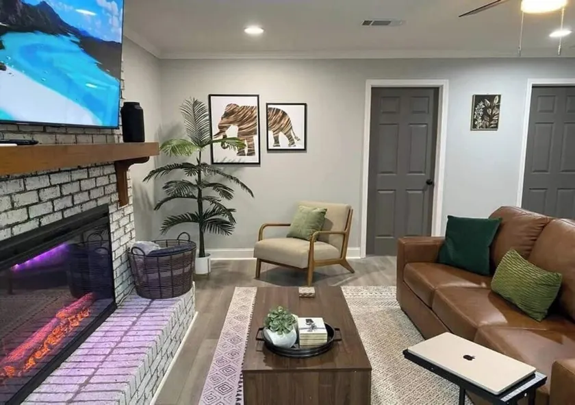 Modern 2BR Aparment near NC ZOO w Parking - Image 1