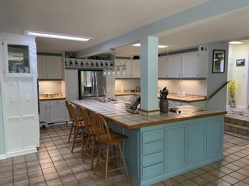 Large unique home in the beautiful Ozark Mountains on the Kings River. - Image 1