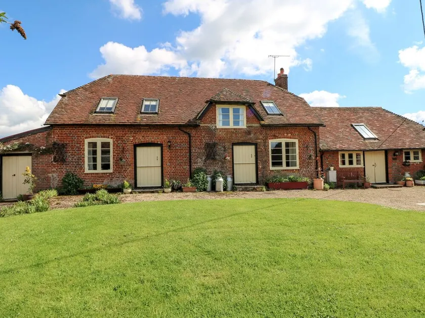Downs View Dairy, WEST TYTHERLEY - Image 1