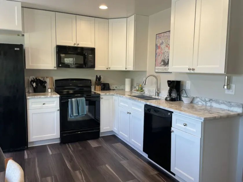 Private casita w/ views of Pusch Peak, close to shopping, hiking & attractions. - Image 1