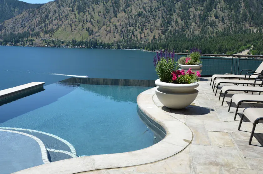 Infinity opvarmet pool & uhindret udsigt over søen fra alle værelser - Lake Chelan, WA - Image 1