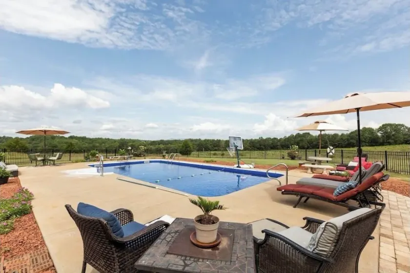 Holy Cow Farms a large modern Farm House.11 miles from Tryon TIEC. Pool & HotTub - Image 1
