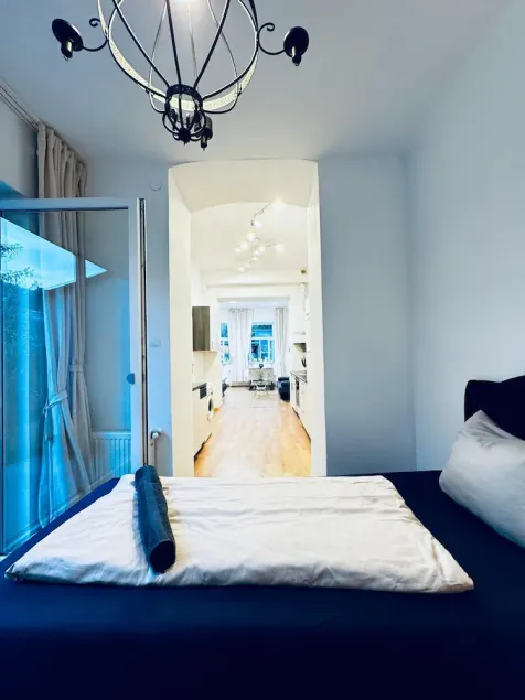 Lovely 2BR for 5 Peaceful Central Stay - Image 1