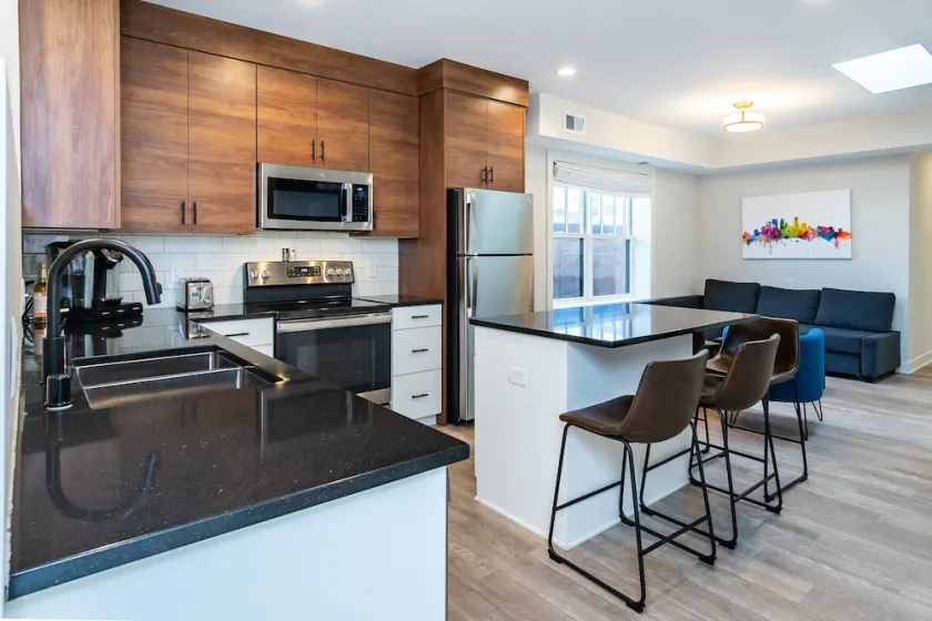 Modern condo #Self checkin #CityLife #Location #Rooftop Deck - Image 1