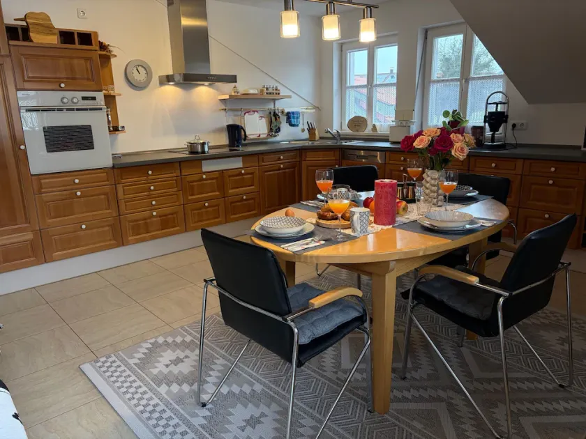 Light-flooded apartment (100sqm) for 4 people with balcony - Image 1