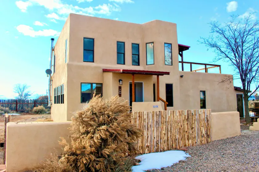 Entire home with privacy and views 10 mins to town 25mins to ski area - Image 1